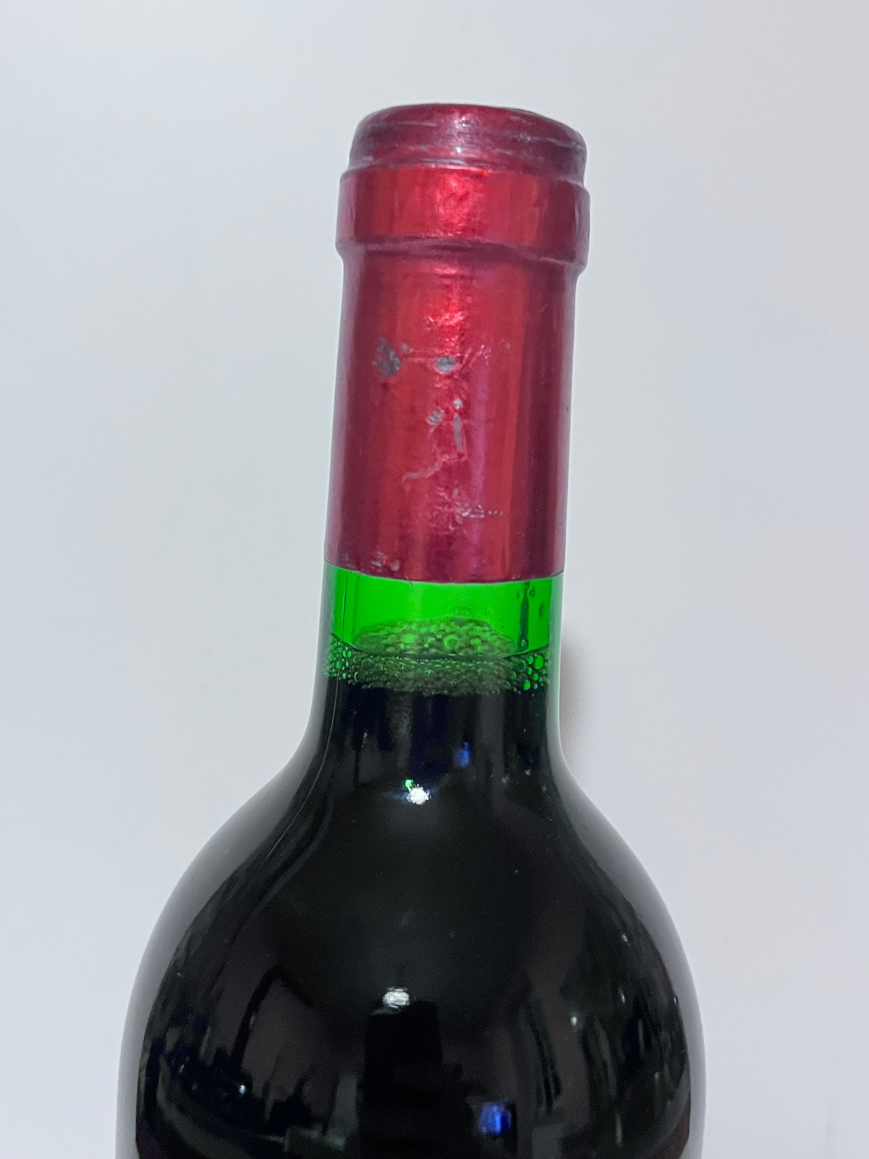 PETRUS 1977 POMEROL – LIVELLO ALTO – BOTTIGLIA STORICA