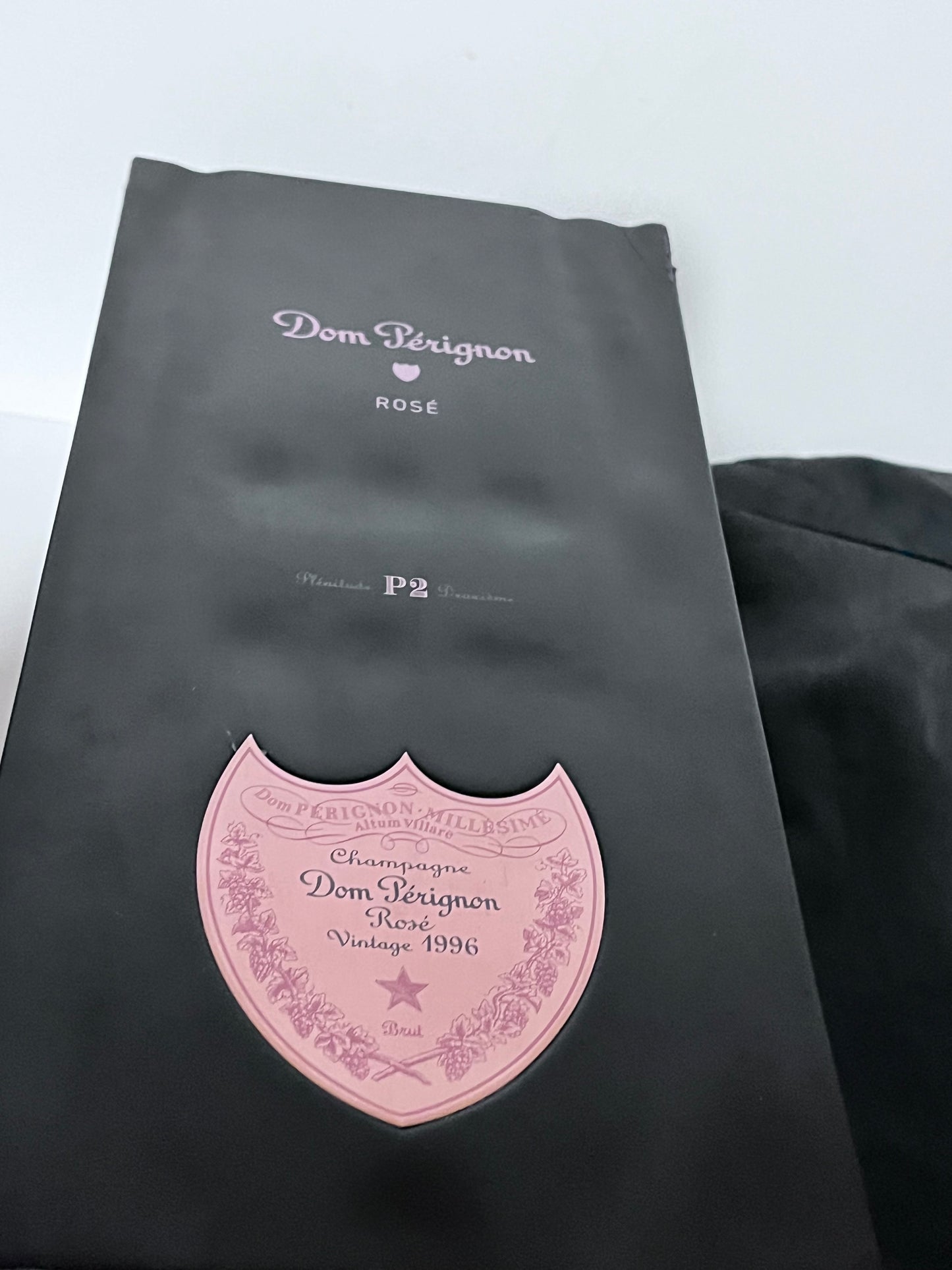 DOM PÉRIGNON ROSÉ P2 VINTAGE 1996 – CHAMPAGNE CON COFANETTO ORIGINALE